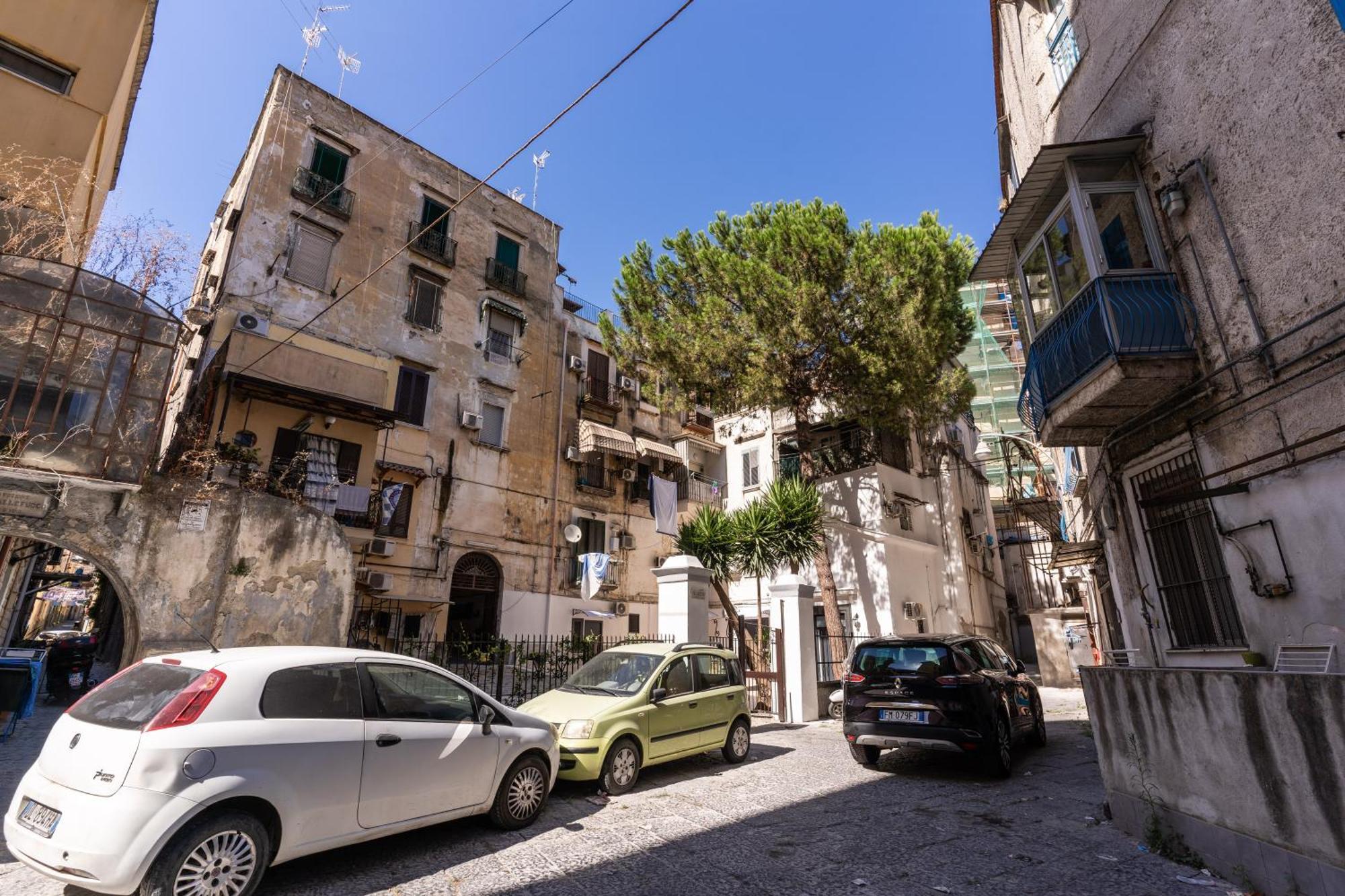 The Quarters Naples Apartments エクステリア 写真