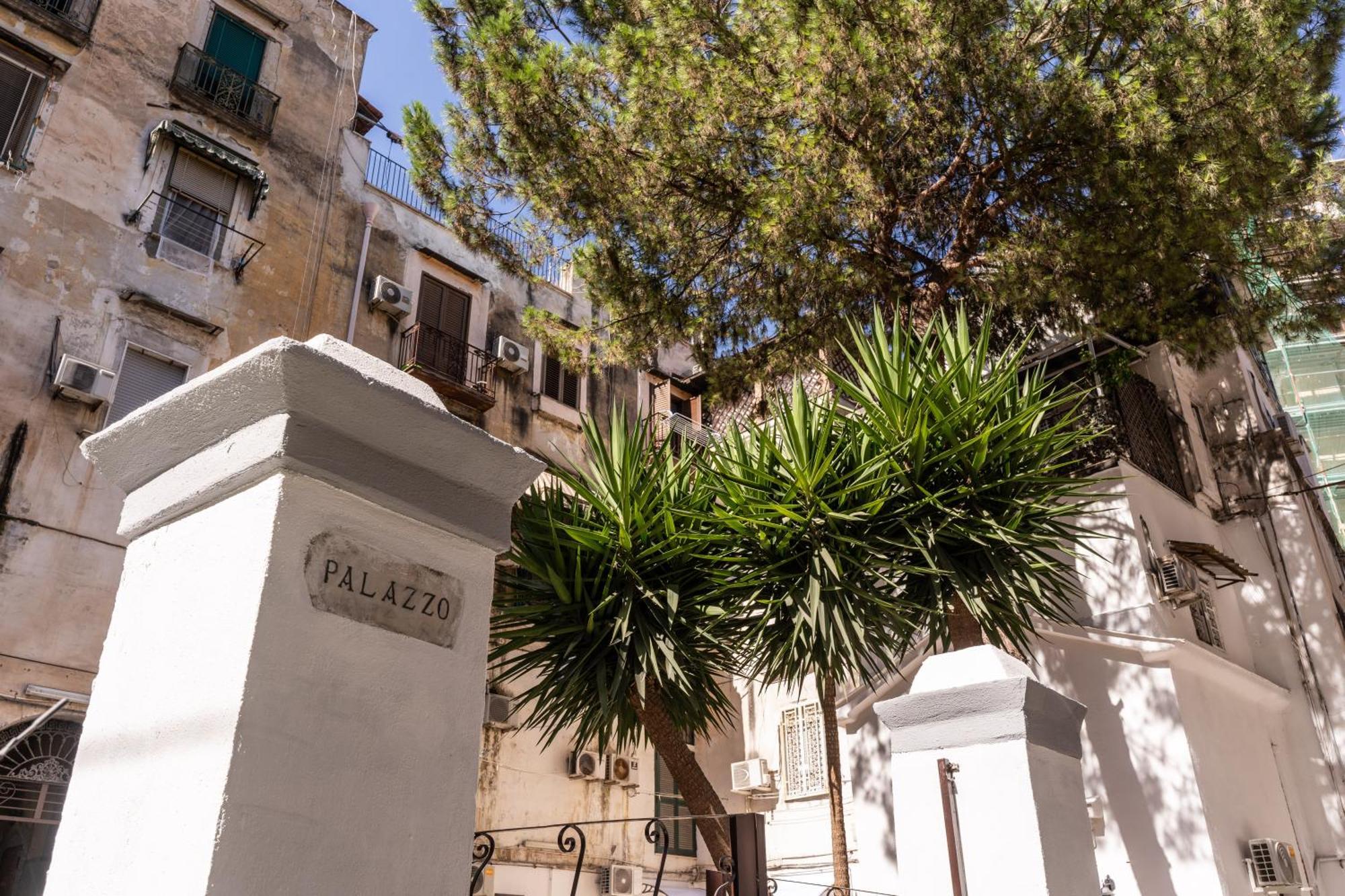 The Quarters Naples Apartments エクステリア 写真