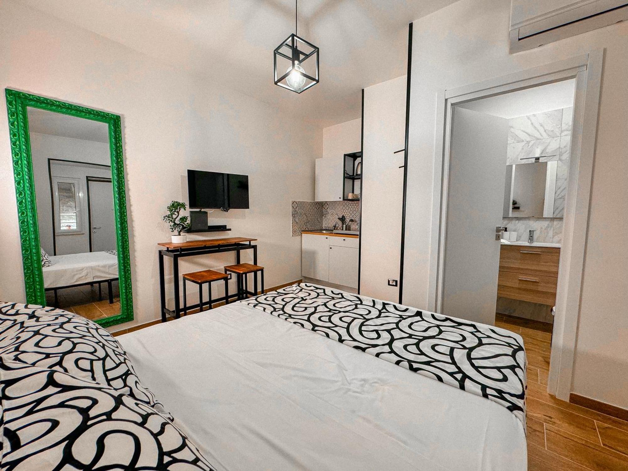 The Quarters Naples Apartments エクステリア 写真